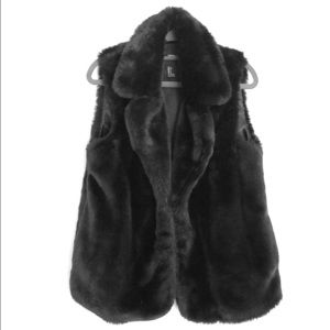 Black faux fur vest with pockets